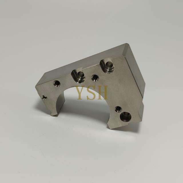 A290-8110-X770 Fanuc Wire Cut EDM Parts Lower Guide Block a